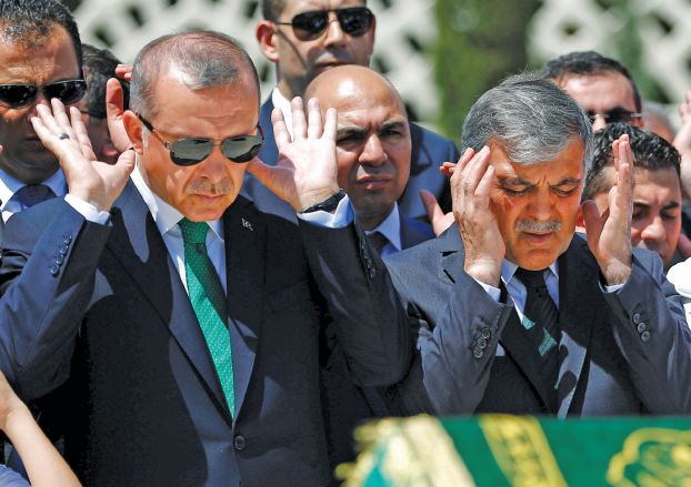 Turkish President Tayyip Erdogan and former President Abdullah Gul (R) pray during a funeral ceremony in Istanbul, Turkey, June 24, 2016. REUTERS/Murad Sezer