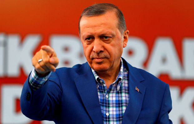 Turkey's President Tayyip Erdogan points at the United Solidarity and Brotherhood rally in Gaziantep, Turkey, August 28, 2016. REUTERS/Umit Bektas