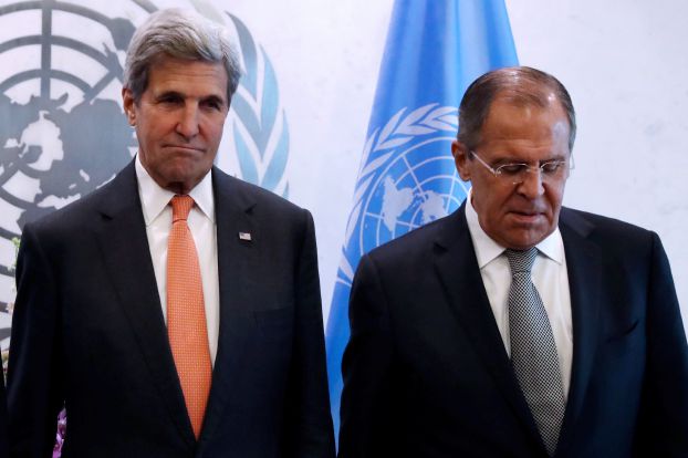 (L-R) U.S. Secretary of State John Kerry and Russian Foreign Minister Sergey Lavrov pose for a photo before a Middle East Quartet Principals Meeting during 71st Session of the United Nations General Assembly in Manhattan, New York, U.S., September 23, 2016. REUTERS/Andrew Kelly